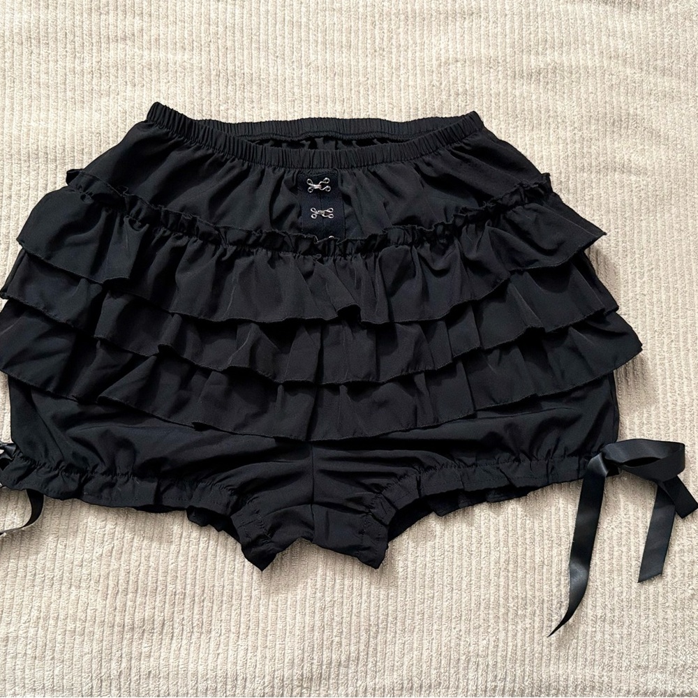 Cute Black Ruffled Women's Shorts